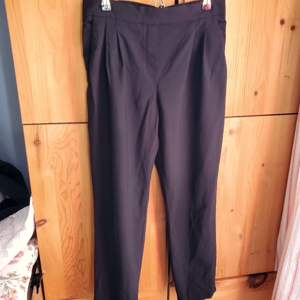 Aritzia Babaton Women's Black Lightweight Wool Cropped Dress Pants size 4